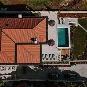 4-Bedroom Villa with Pool and Sea View on Krk Island sleeps 8-10
